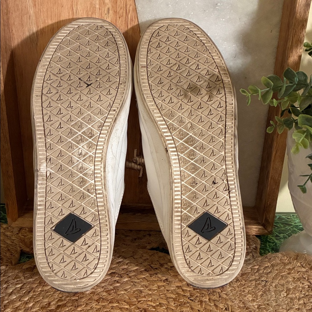 Sperry Women's Crest Vibe White Leather Casual Sneakers - Picture 9 of 13